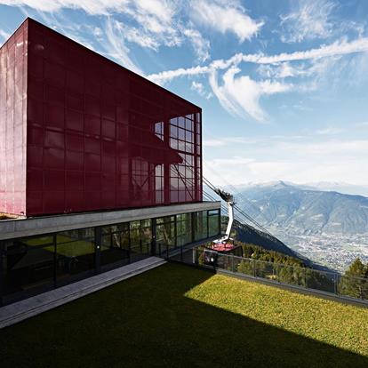 Sehenswert, die Bergstation der Seilbahn Meran 2000