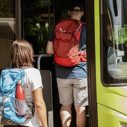 Aankomst per bus naar Lana