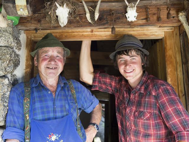 Aktivurlaub-Hütte Tradition Zieltal Matthias mit Opa-Partschins-HR