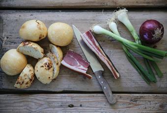 Ciabatta mit Speck und Zwiebel