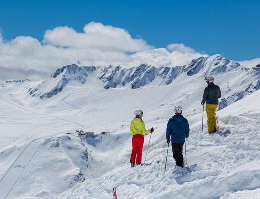wintersport-pisten-skifahrer-schnalstal-ps