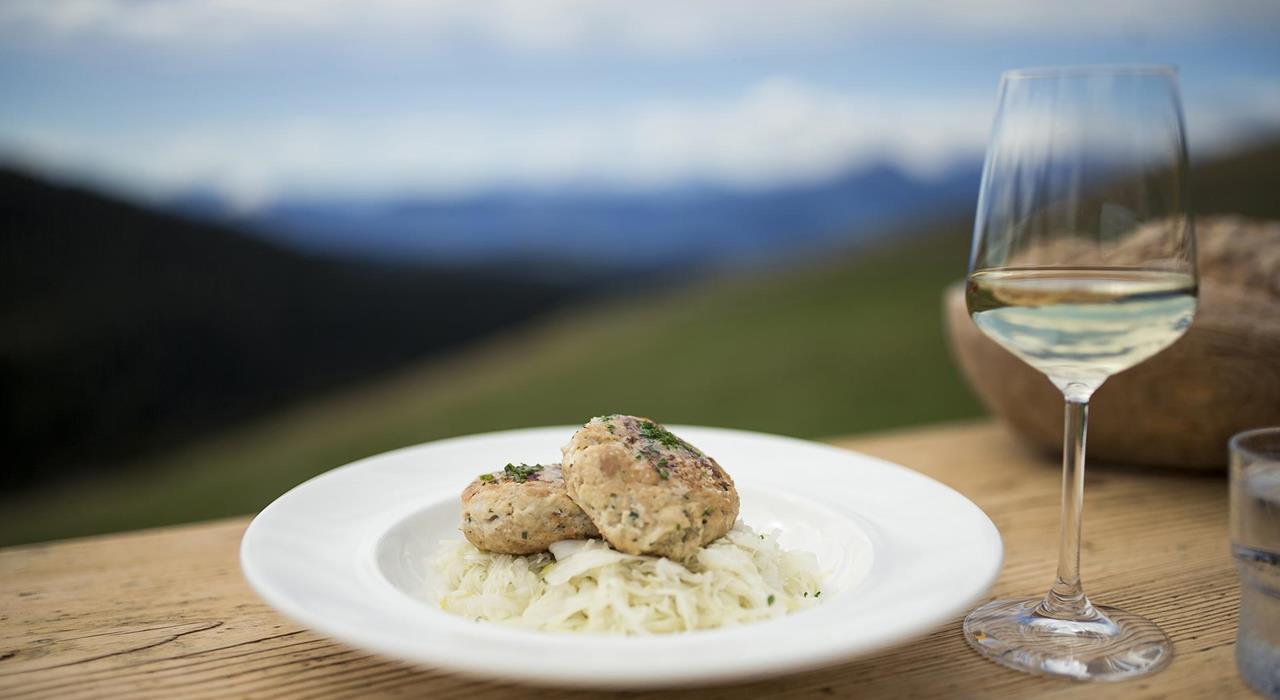Dumplings, wine and panoramic views at Hafling, Vöran and Meran 2000
