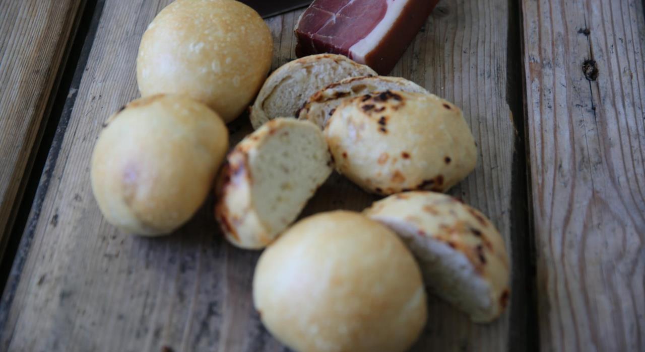 Ciabatta mit Speck und Zwiebel