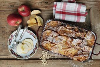 Scheiterhaufen (apple bread pudding)