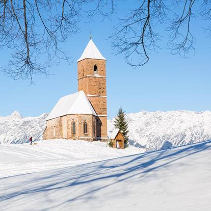 Sehenswuerdigkeit-St.-Kathrein-Kirche-Winter-Hafling-Voeran-Meran2000-sm