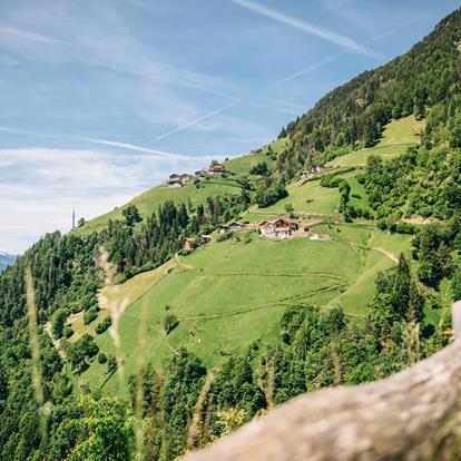 Muthof-boerderijen (Muthöfe) boven Tirolo