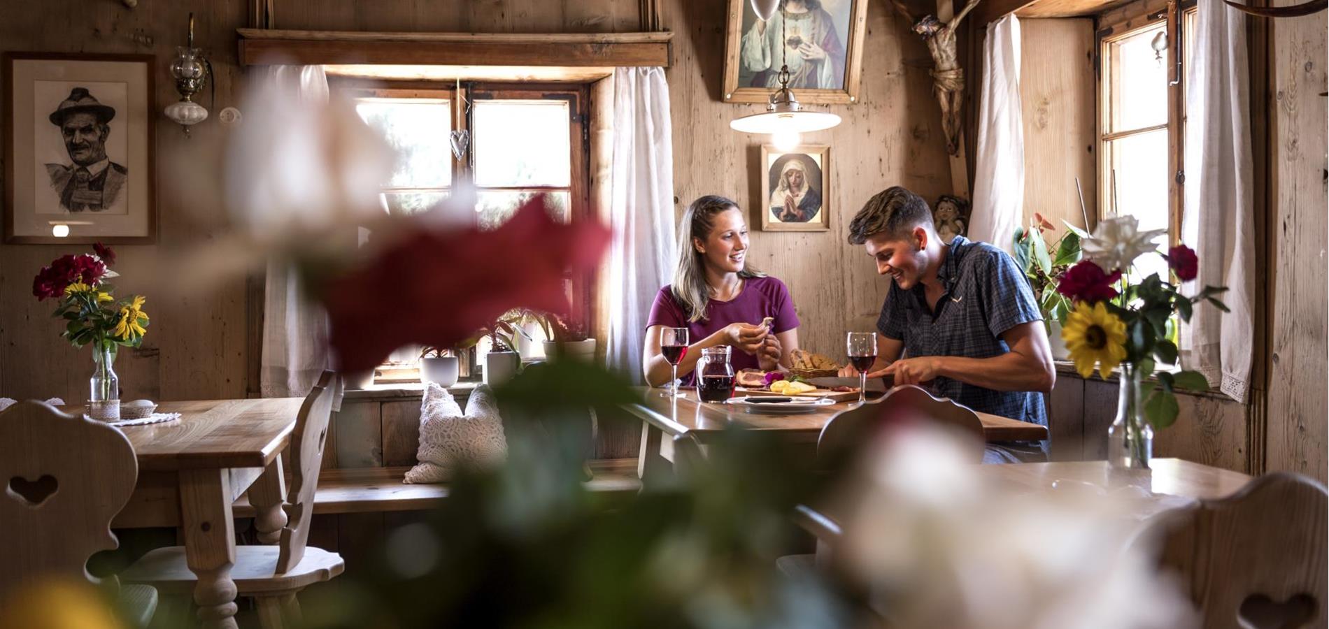 Die Stube – das Herz eines Südtiroler Bauernhofs