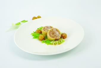 Kartoffelknödel mit Kastanienfüllung auf Lauch