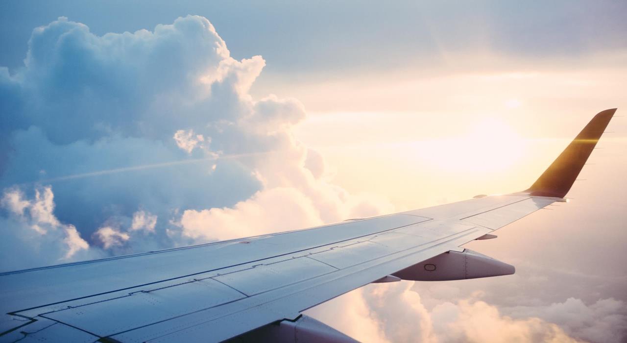 Anreise-Flugzeug-ross-parmly-unsplash
