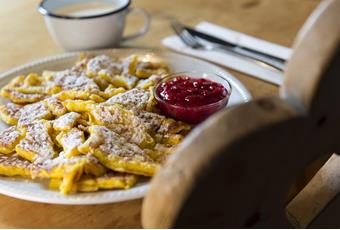 Kaiserschmarrn mit Apfelkompott