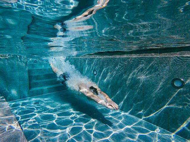 erlebnistherme-schwimmen-wasser-tg-naturns-fotostudio-2000-5