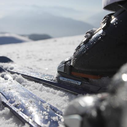 Bereit zum Skifahren Nähe Meran