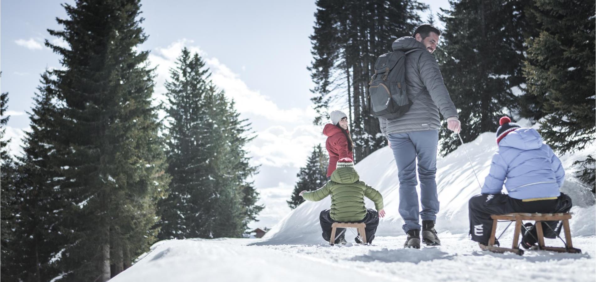 Family-offers-in-winter-sledging-Avelengo-Verano-Merano2000-mk