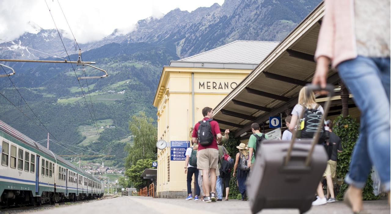 Mobilität-Bahnhof-Meran-af[2]