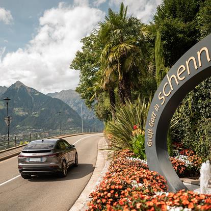 Reach Schenna by car