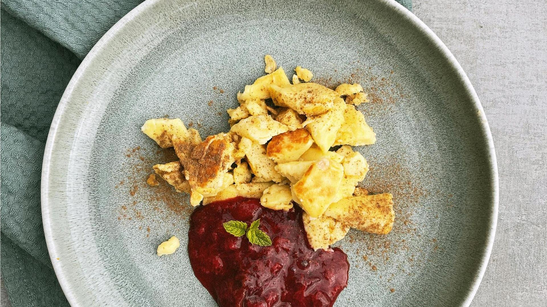 Kaiserschmarren mit Äpfeln