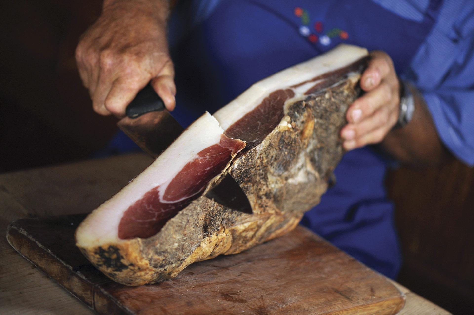 Essen und Trinken-Speck aus Südtirol-Lana und Umgebung