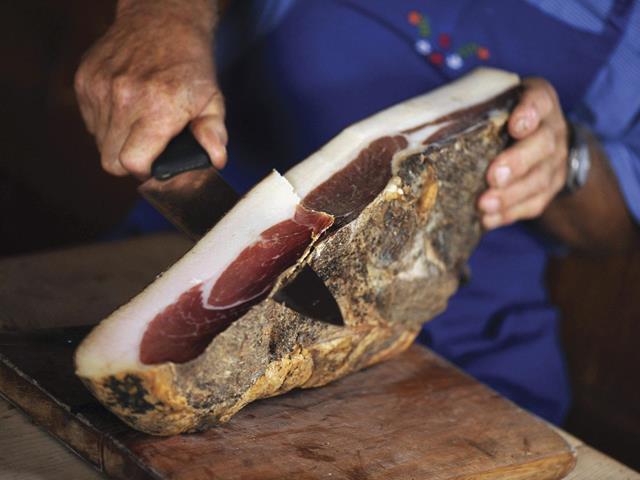 Essen und Trinken-Speck aus Südtirol-Lana und Umgebung