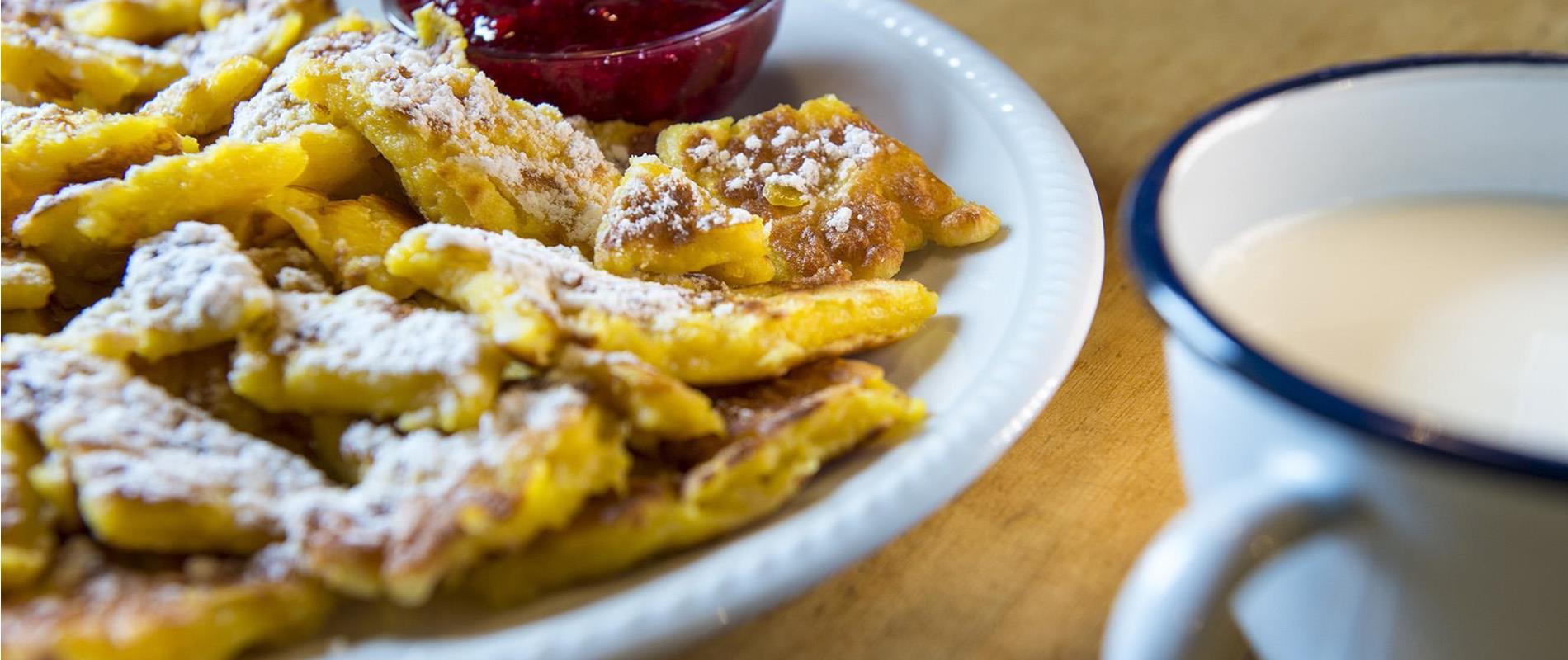 Essen-und-Trinken-Kaiserschmarren-Hafling-Voeran-Meran2000-hr