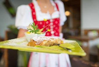 Apple Strudel with short crust pastry