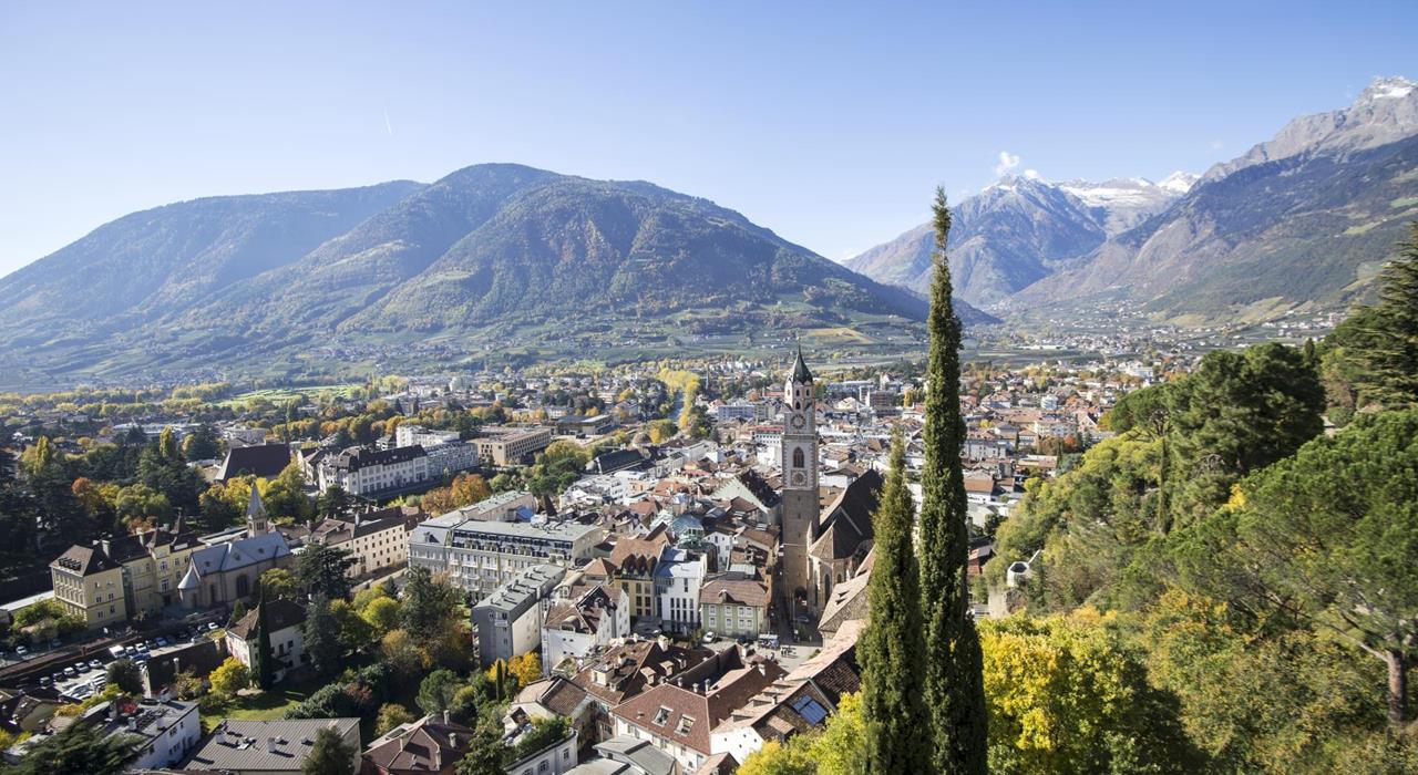 Meran_Panorama_Pfarrkirche