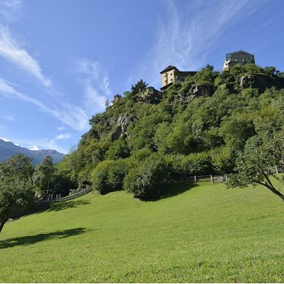 Schloss Juval Naturns - Reinhold Messner Mountain Museum Ansicht vom Obstgarten