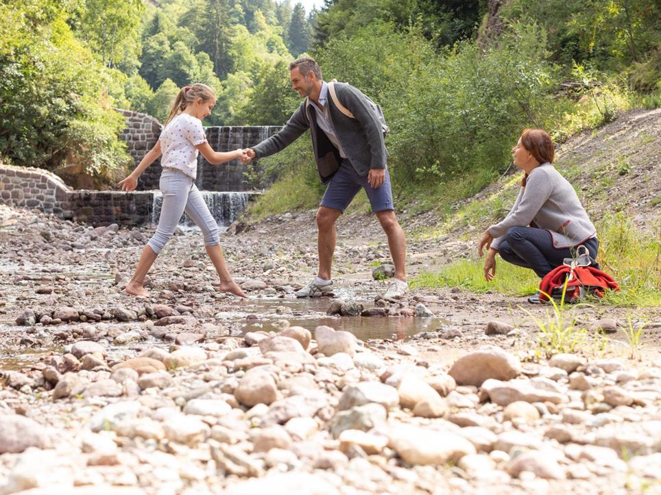 Hiking-family-waterfall-Avelengo-Verano-Merano2000-ml