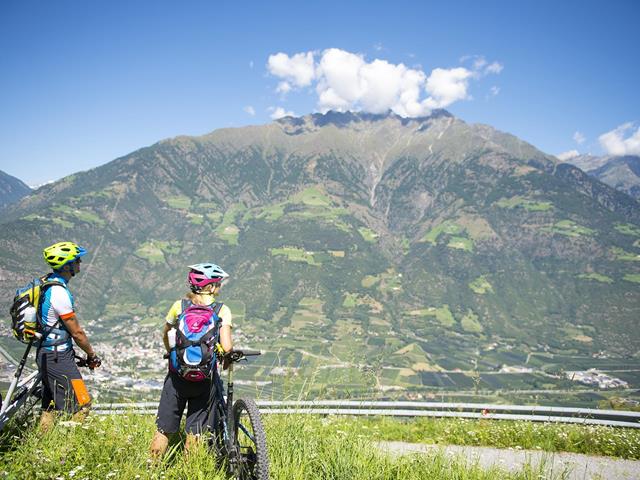 Gli appassionati di mountain bike a Naturno possono godere di una vista meravigliosa