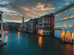 Bus excursions: Venice by night