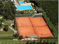 Tennis courts Hotel Weiss