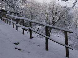 Sentiero panoramico circolare in inverno