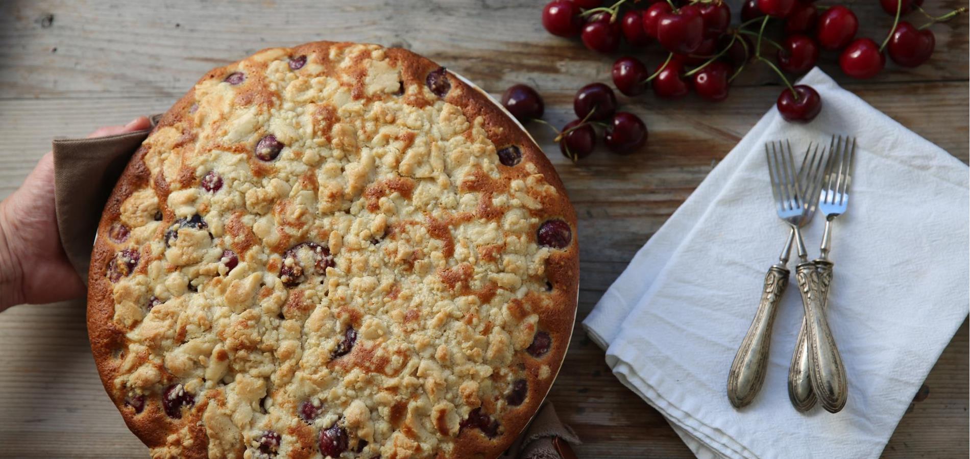 Cherry Crumble Cake