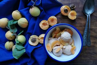 Apricot ice cream “Tschelatti”