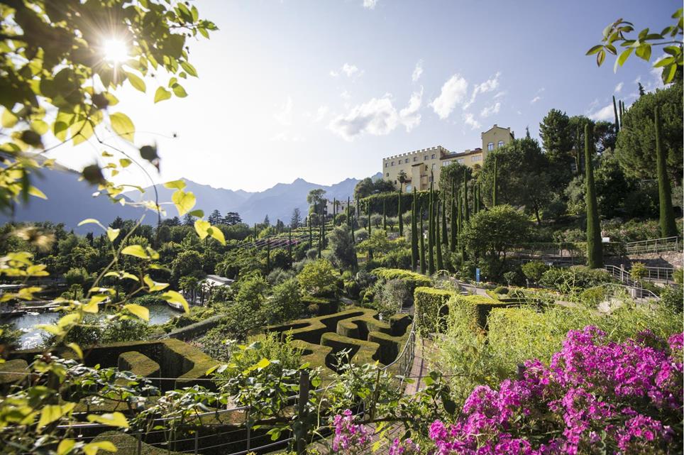 Natur-Gärten-von-Schloss-Trauttmansdorff-Dorf-Tirol-af