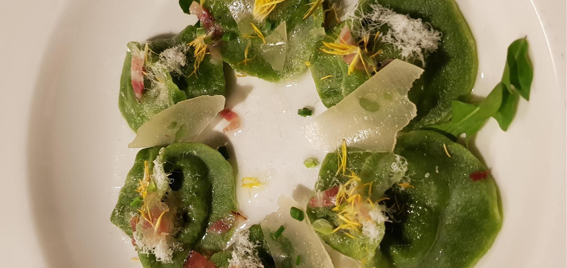 Tortelli verdi ripieni con tarassaco