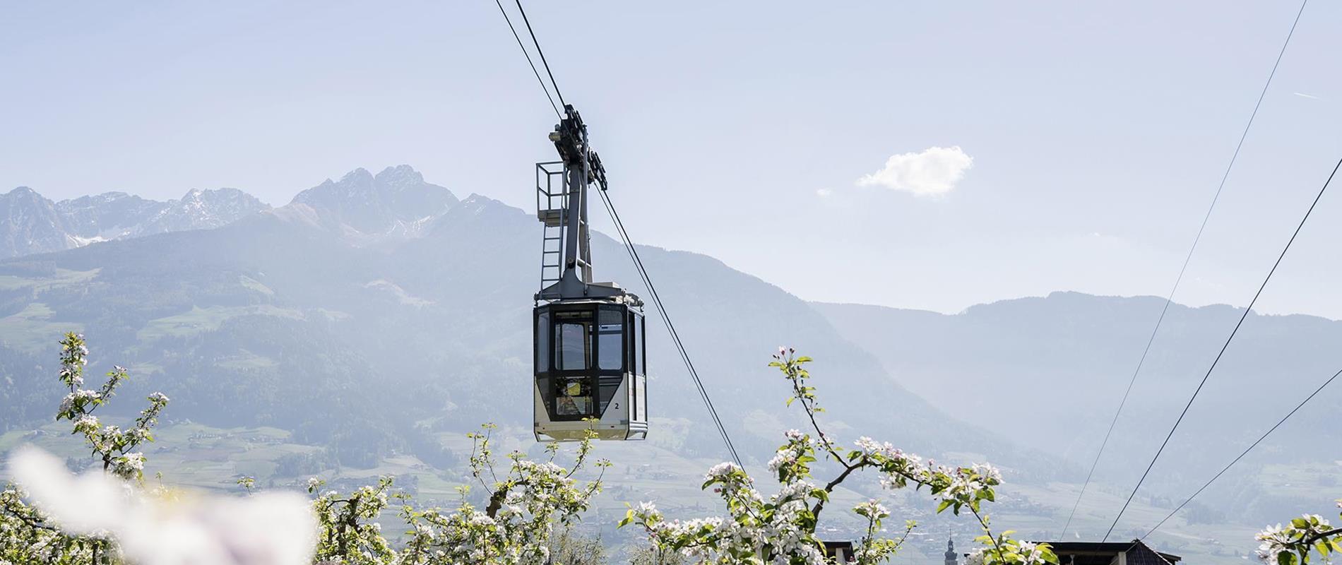 Sessellift/Seilbahn in Dorf Tirol