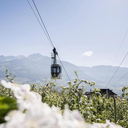 Stoeltjeslift/kabelbaan in Dorf Tirol