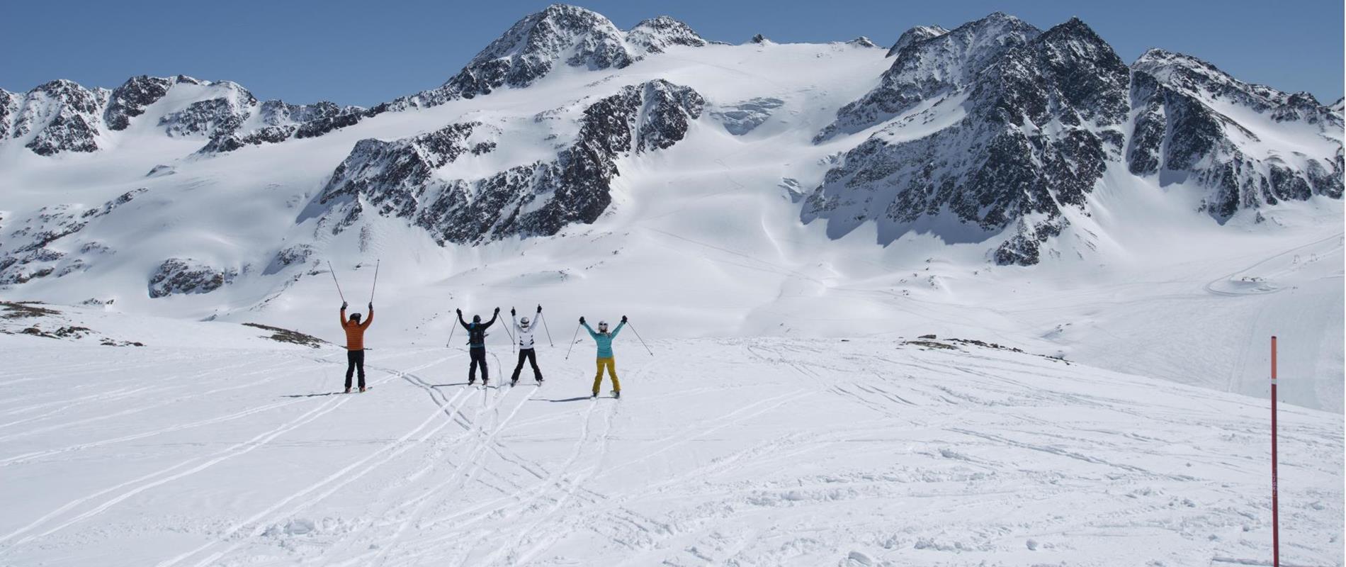 Col treno sul ghiacciaio della Val Senales
