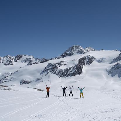 Col treno sul ghiacciaio della Val Senales