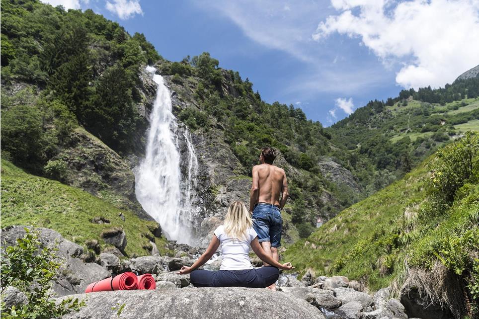 Gesundheit-Wasserfall Kneippen Meditation Klimatherapie-Partschins-HR