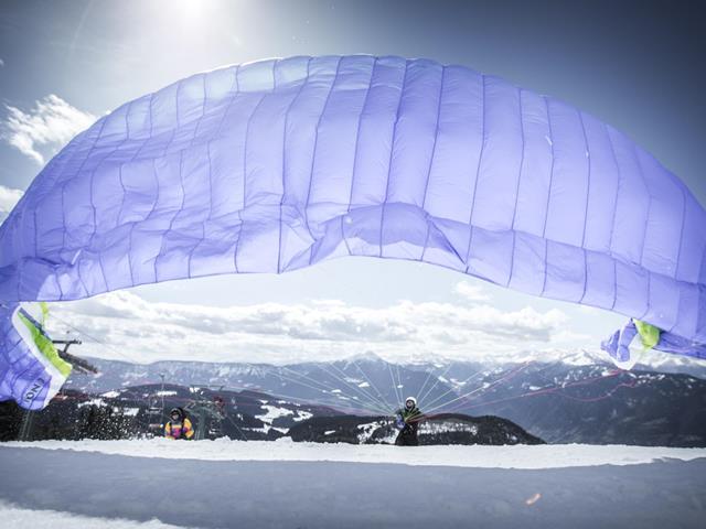 Südtirol Paragliden im Winter auf der neuen Startbahn Meran2000: Paragleiten Hafling Vöran Meran2000