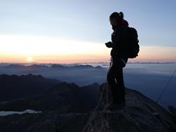 Mit der Stille per Du - Sonnenaufgang auf dem Berg