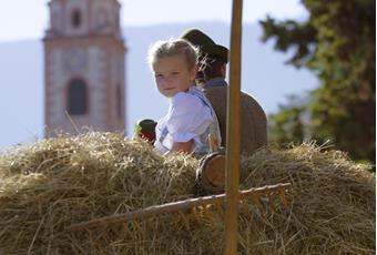 Sfilata tradizionale e festa della castagna a Tesimo