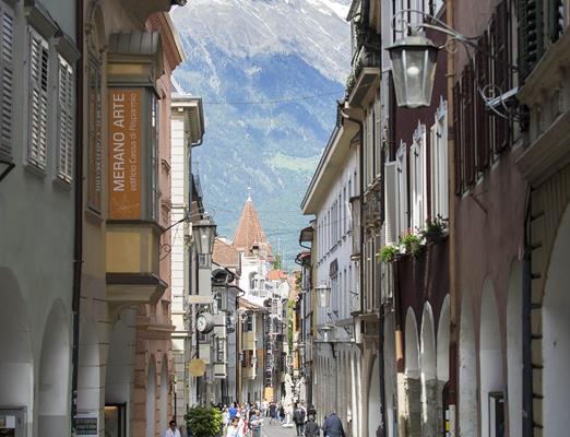 Die Laubengasse in der Meraner Altstadt