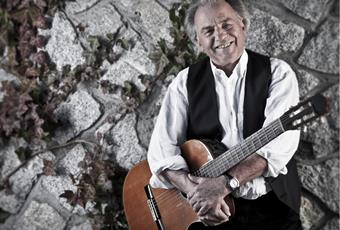 Concerto nel cortile interno del castello Stachlburg con Sepp Messner Windschnur