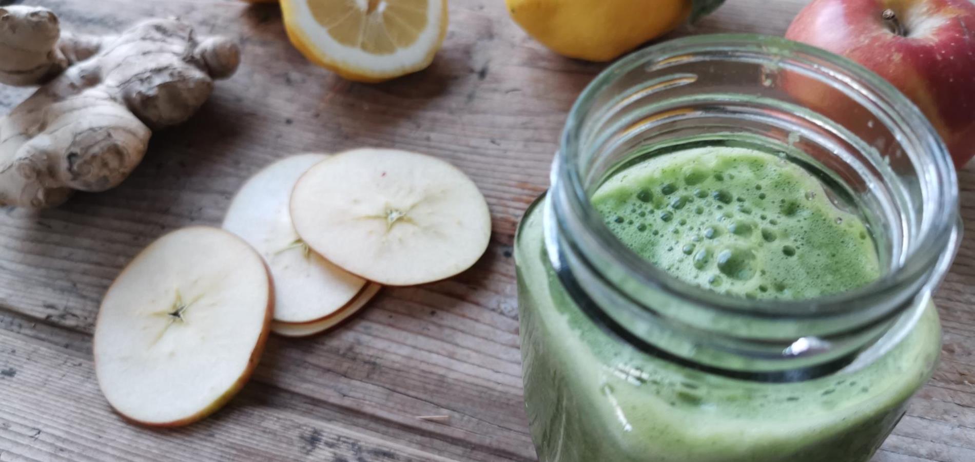 Apple Parsley Green Smoothie