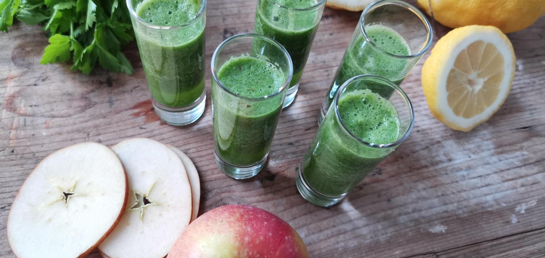 Apple Parsley Green Smoothie