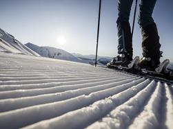 Skiing-skier-sun-slope-Avelengo-Verano-Merano2000-fa