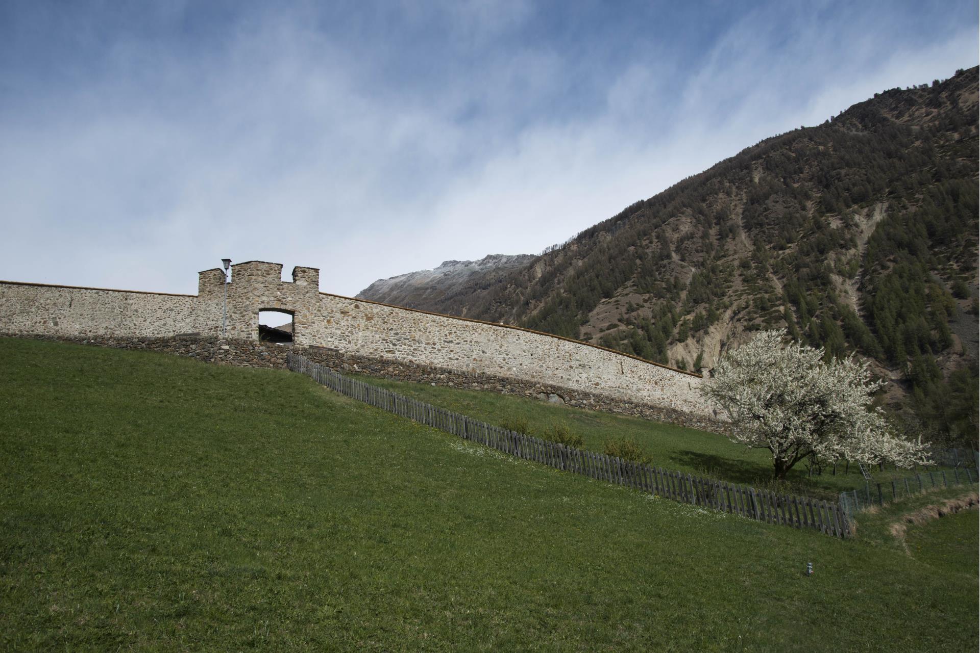 sehenswürdigkeiten-mauer-karthaus-schnalstal-mr