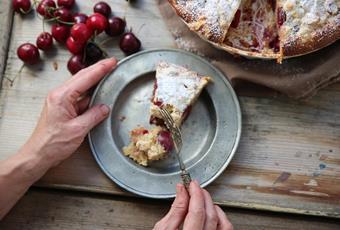 Torta crumble alle ciliegie